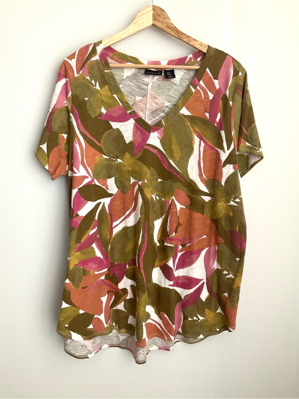 Tahari 1X V-Neck Floral Leaf Print Top in Olive, Pink & Rust 100% Cotton